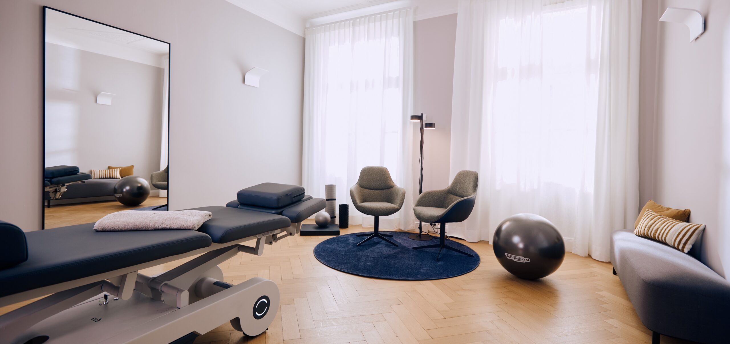 Hochwertiger Therapieraum in Münchener Physiotherapiepraxis